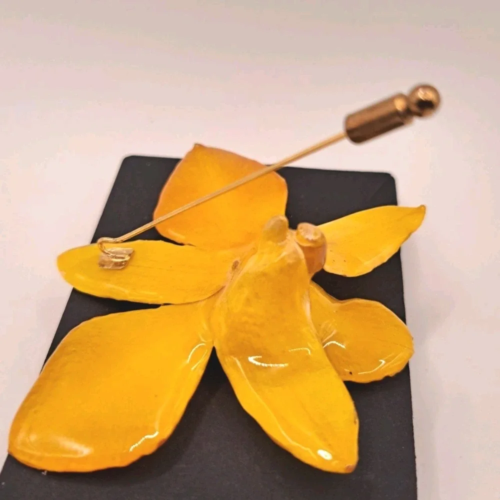 VTG Yellow Orange Orchid  Natural Flower Hat Lapel Pin Resin Beautiful!